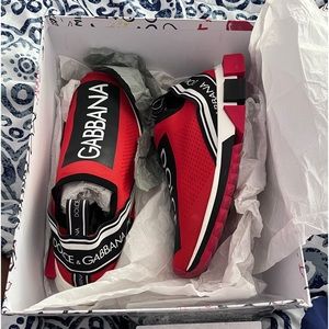 Size 9 Also fits 9.5 (stretchy)